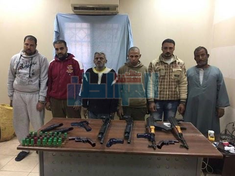 بالصور.. ضبط أسلحة نارية بحوزة 10 عاطلين بالغربية
