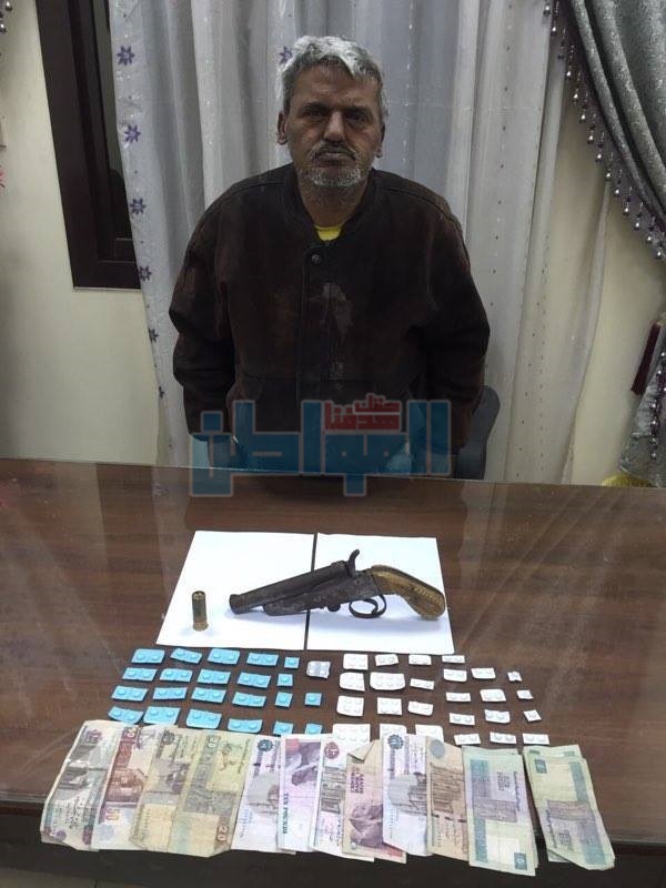 بالصور.. ضبط أسلحة نارية بحوزة 10 عاطلين بالغربية