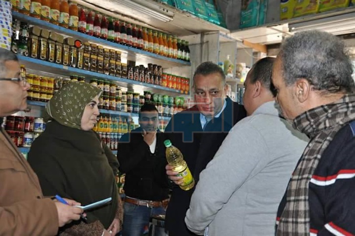 بالفيديو.. محافظ الجيزة في جولة مفاجئة على المحلات بالعمرانية 