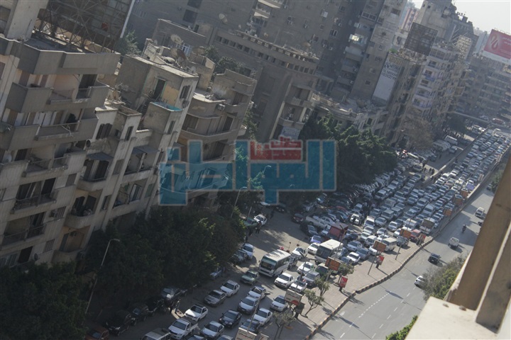 بالصور... شلل مروري بالطريق المؤدي إلى المحكمة الإدارية العليا
