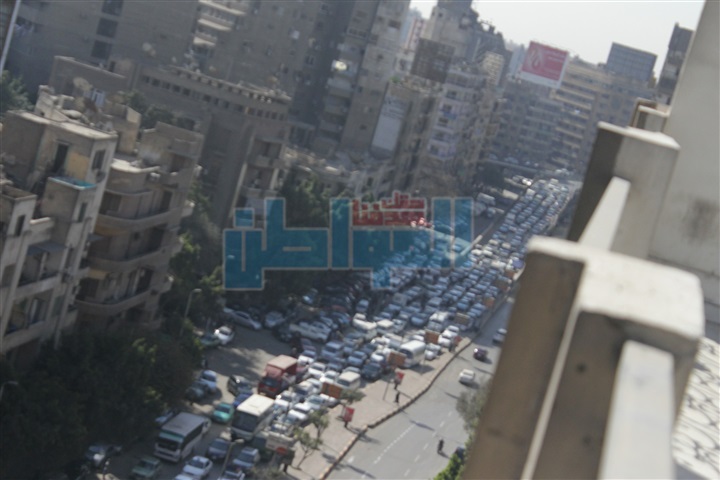 بالصور... شلل مروري بالطريق المؤدي إلى المحكمة الإدارية العليا