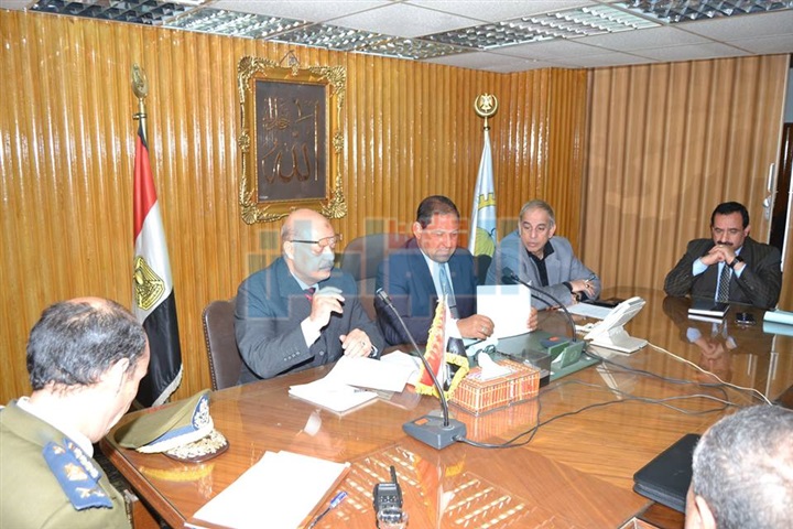 بالصور.. محافظ الغربية يجتمع بقيادات المحافظة لمناقشة المشروعات الهامة