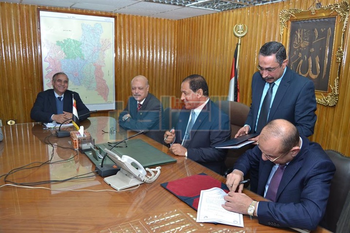 بالصور.. محافظ الغربية يوقع بروتوكول تمويل الوحدات السكنية لمحدودي الدخل