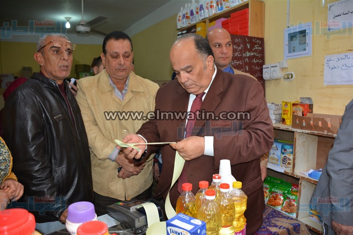 بالفيديو والصور.. جولة ليلية لمحافظ الدقهلية على المنافذ فى بلقاس 