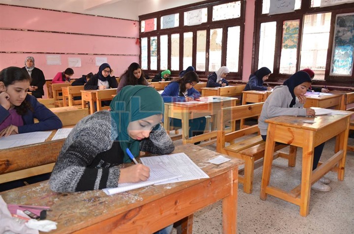 بالصور.. محافظ الإسماعيلية يتابع امتحانات الشهادة الإعدادية