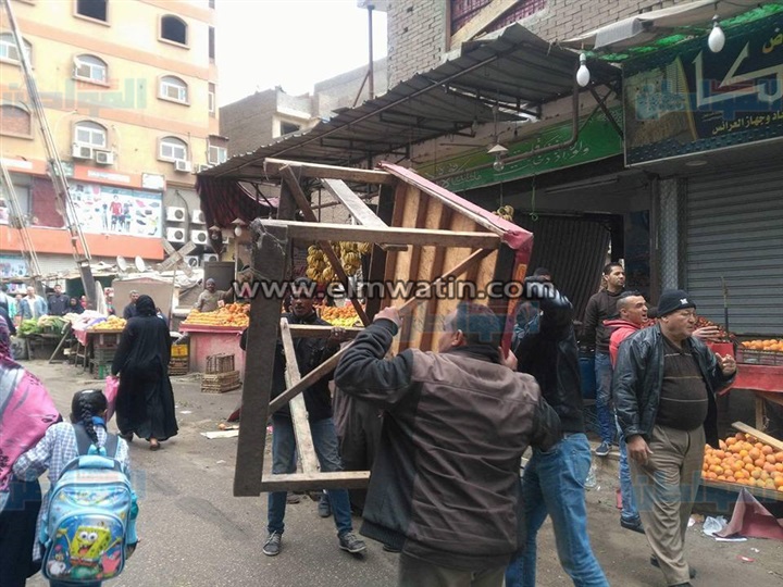 بالصور.. حملة لإزالة الإشغالات والتجريد بحي شمال الجيزة