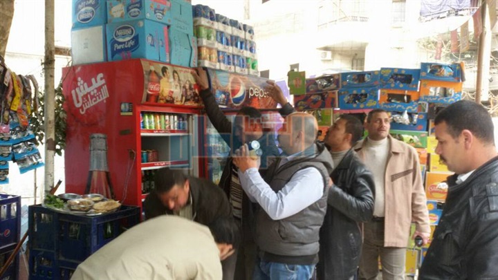 بالصور.. حملة إشغالات لغلق الكافيهات والمحلات الغير مرخصة بفيصل 