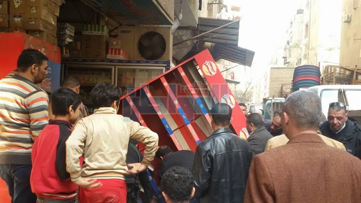 بالصور.. حملة إشغالات لغلق الكافيهات والمحلات الغير مرخصة بفيصل 