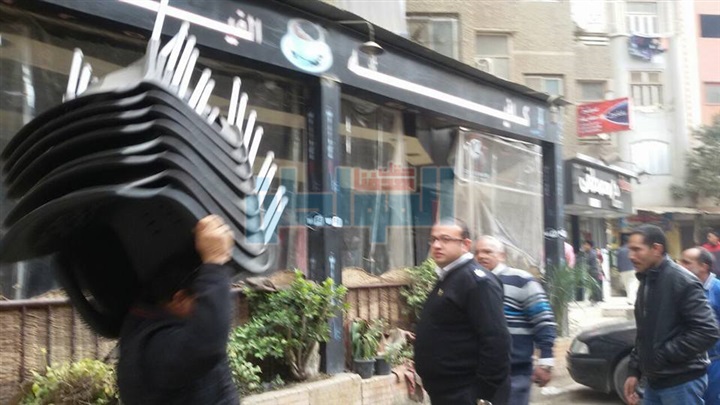 بالصور.. حملة إشغالات لغلق الكافيهات والمحلات الغير مرخصة بفيصل 