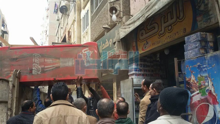 بالصور.. حملة إشغالات لغلق الكافيهات والمحلات الغير مرخصة بفيصل 