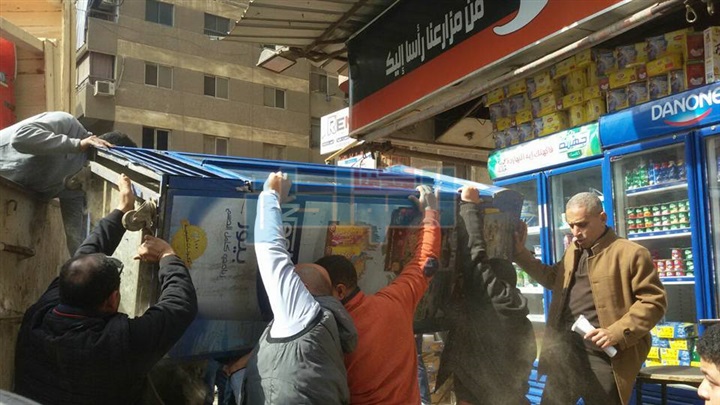 بالصور.. حملة إشغالات لغلق الكافيهات والمحلات الغير مرخصة بفيصل 