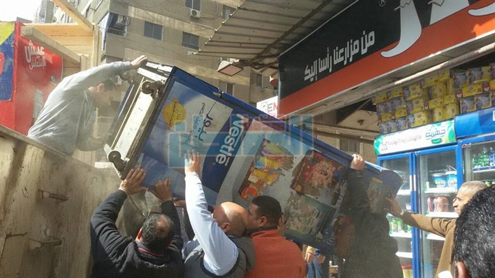 بالصور.. حملة إشغالات لغلق الكافيهات والمحلات الغير مرخصة بفيصل 