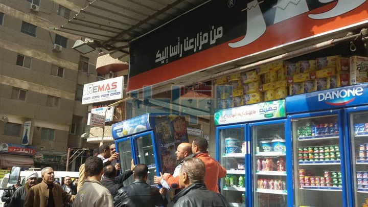بالصور.. حملة إشغالات لغلق الكافيهات والمحلات الغير مرخصة بفيصل 