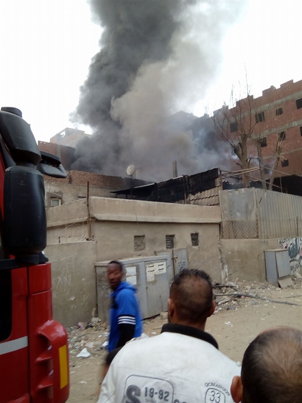 بالفيديو والصور.. حريق هائل بمصنع بلاستيك ومواد كيميائية بالمرج