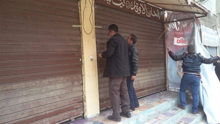 بالصور.. رئيس حي السلام أول يشن حملة إشغالات مكبرة على شوارع المدينة