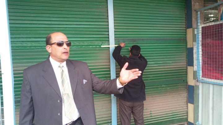 بالصور.. رئيس حي السلام أول يشن حملة إشغالات مكبرة على شوارع المدينة