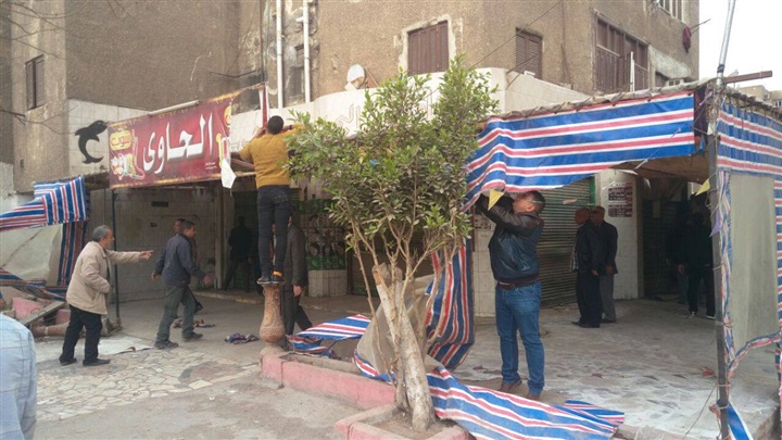 بالصور.. رئيس حي السلام أول يشن حملة إشغالات مكبرة على شوارع المدينة