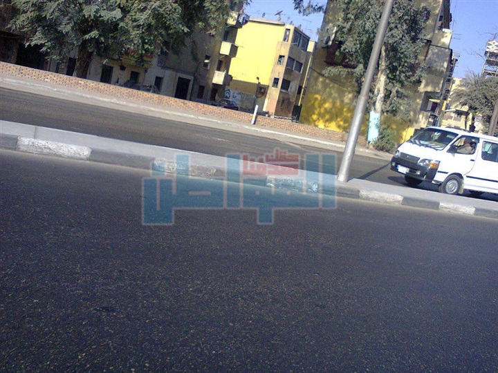 بالصور.. حملة مكبرة لإزالة الإشغالات بحي الساحل