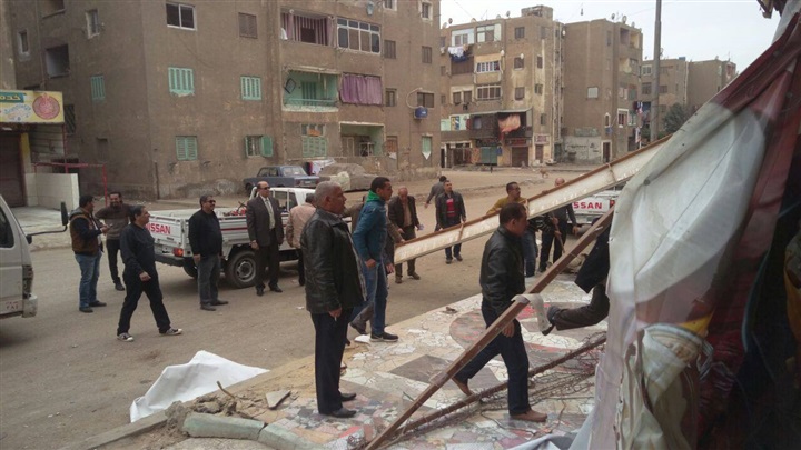 بالصور.. رئيس حي السلام أول يشن حملة إشغالات مكبرة على شوارع المدينة