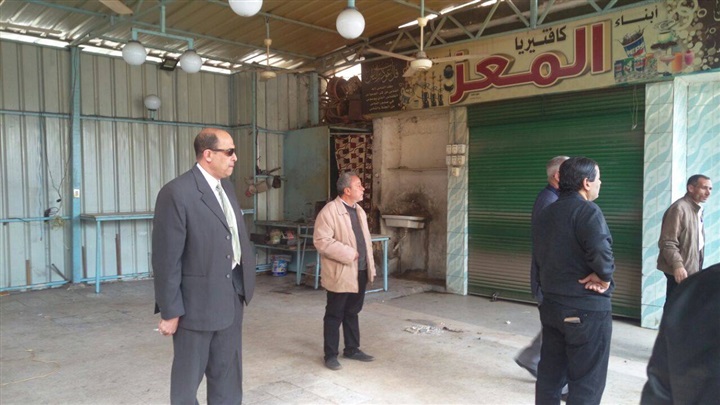 بالصور.. رئيس حي السلام أول يشن حملة إشغالات مكبرة على شوارع المدينة