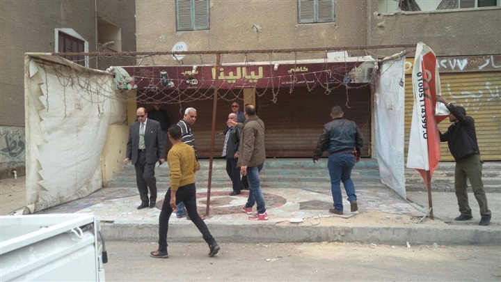 بالصور.. رئيس حي السلام أول يشن حملة إشغالات مكبرة على شوارع المدينة