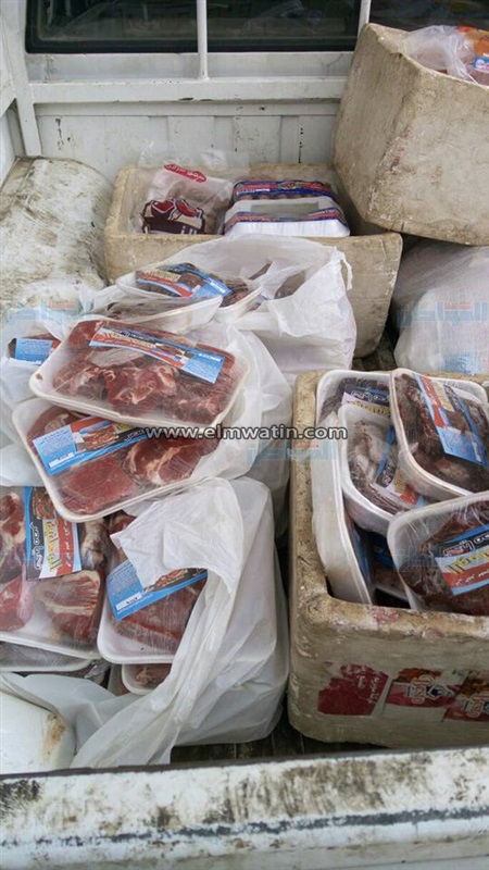 بالصور.. حي العجوزة يتحفظ علي سيارة بيع لحوم فاسدة قبل طرحها بالأسواق 