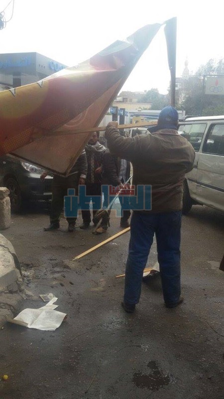 بالصور.. حملة مكبرة لإزالة الإشغالات بحي الساحل