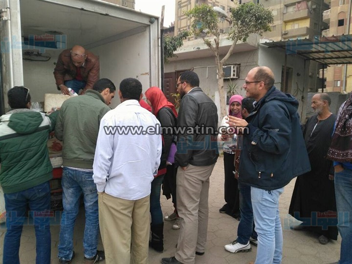 بالصور.. حي العجوزة يتحفظ علي سيارة بيع لحوم فاسدة قبل طرحها بالأسواق 