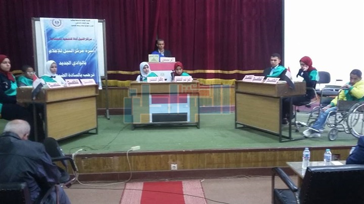 بالصور.. إدارة تعليم الخارجة تنظم مسابقة البرلمان والإذاعة المدرسية