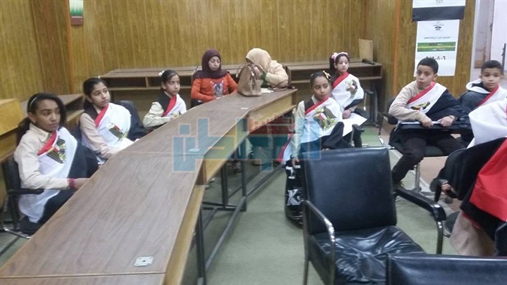 بالصور.. إدارة تعليم الخارجة تنظم مسابقة البرلمان والإذاعة المدرسية
