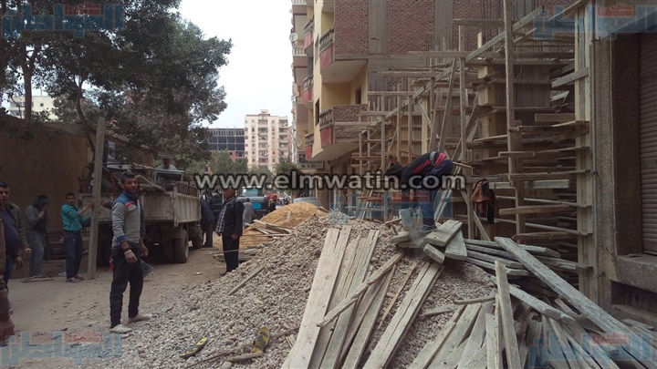 بالصور.. حملة مكبرة لإزالة مخالفات البناء بحي السلام أول