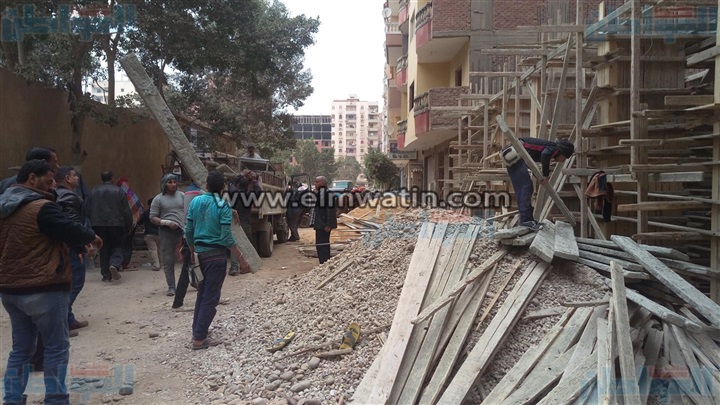 بالصور.. حملة مكبرة لإزالة مخالفات البناء بحي السلام أول