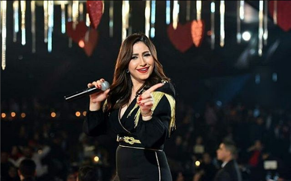 بالصور.. "كرش" بوسي يحرجها بحفل عيد العشاق