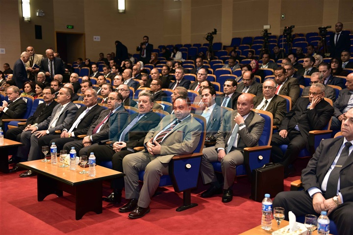 بالصور.. مميش: هيئة قناة السويس تلقت 5عروض من شركات عالمية لتوفير الوقود