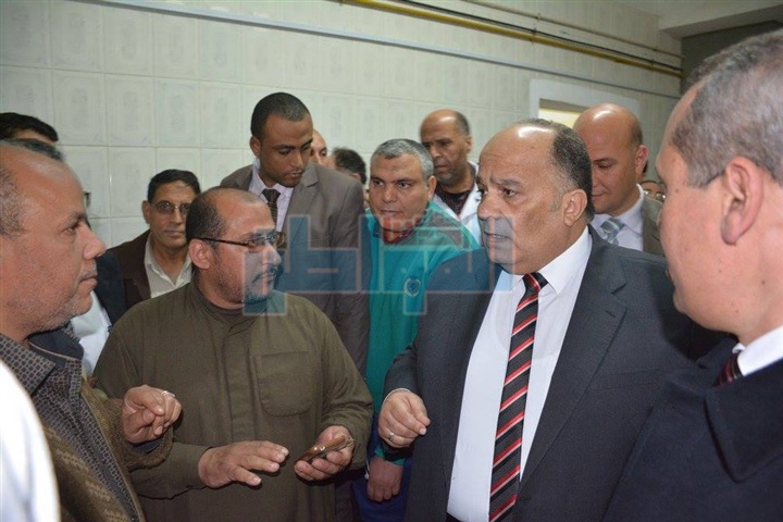 بالصور.. محافظ الدقهلية يحيل ١٢٣ عاملًا بمستشفى السنبلاوين للتحقيق