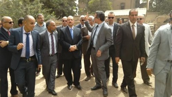 وزير الاثار ومحافظ