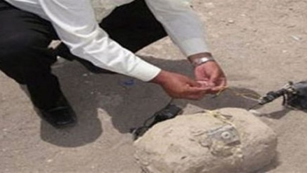 جسم غريب أمام مدرسة