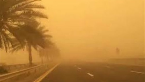 عاصفة ترابية تغطى