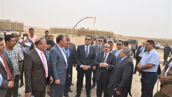 بالصور.. وزير الاتصالات
