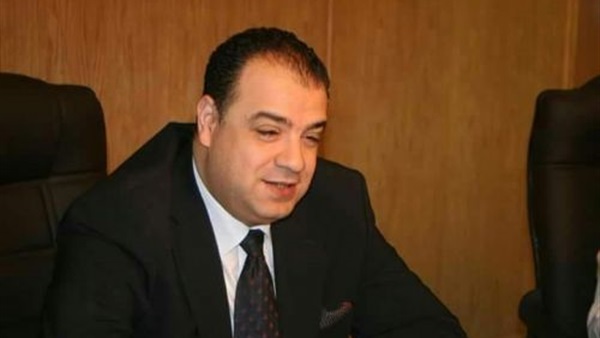 محافظ الفيوم يبحث
