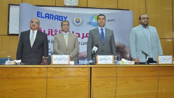 محافظ أسيوط ومجموعة