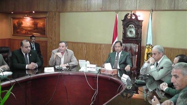 محافظ الغربية يتابع