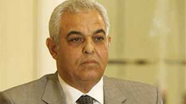 إحالة وزير الري الأسبق