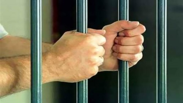 حبس عاطل متهم بحيازة