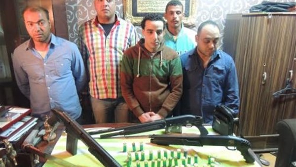 حبس 5 عاطلين بتهم