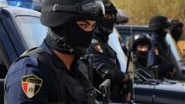 القبض على 12 متظاهرًا