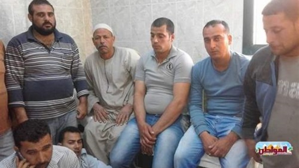 بالصور.. سائقو فيشا