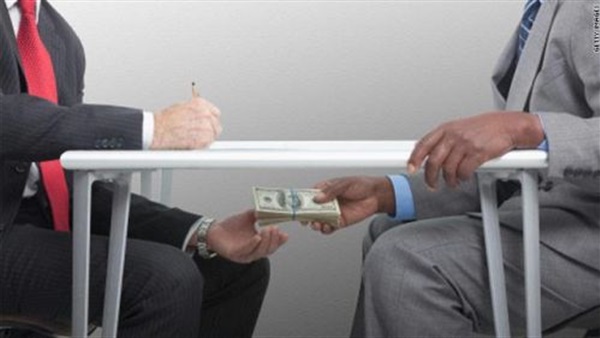 حبس محامي بتهمة الاشتراك