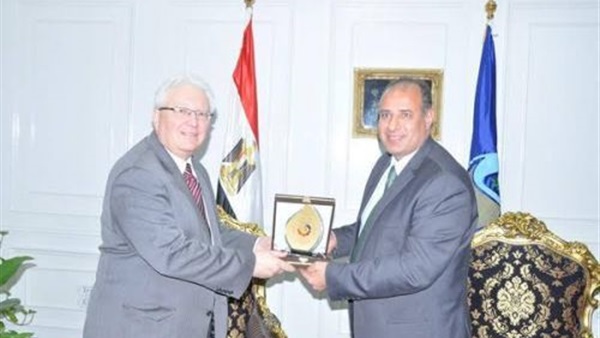 بالصور.. القنصل الأمريكى
