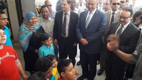 بالصور.. وزير الاتصالات